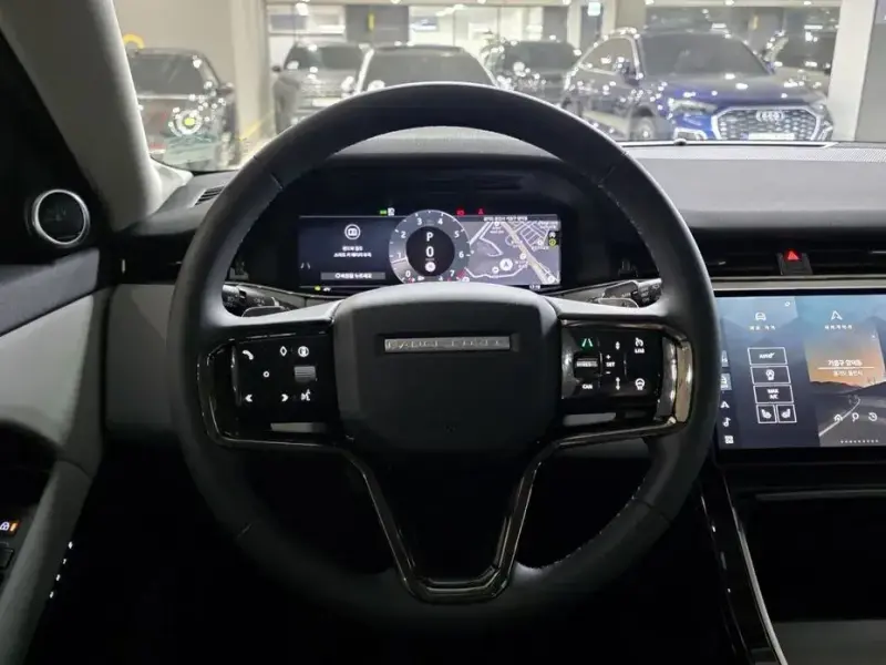 2025 Land Rover Range Rover Evoque с пробегом 16 800 км