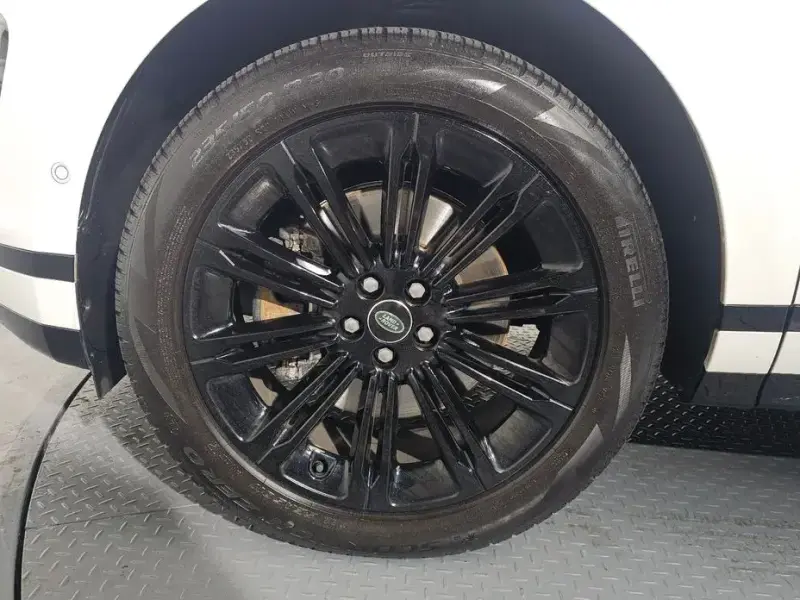 2024 Land Rover Range Rover Evoque с пробегом 28 813 км
