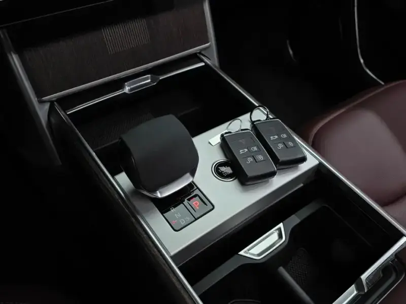 2025 Land Rover Range Rover с пробегом 2 322 км
