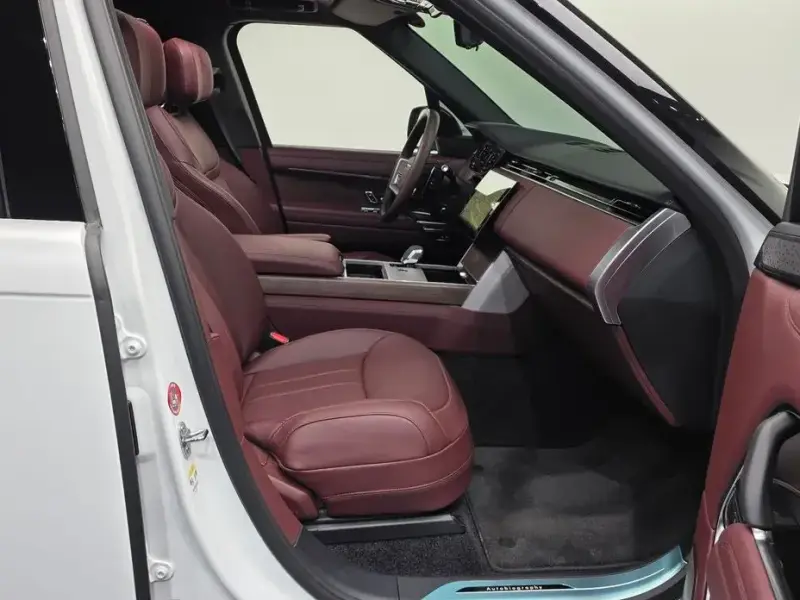 2025 Land Rover Range Rover с пробегом 2 322 км
