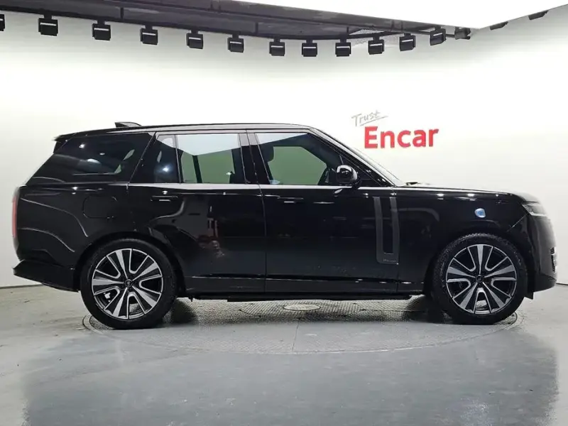 2025 Land Rover Range Rover с пробегом 2 275 км