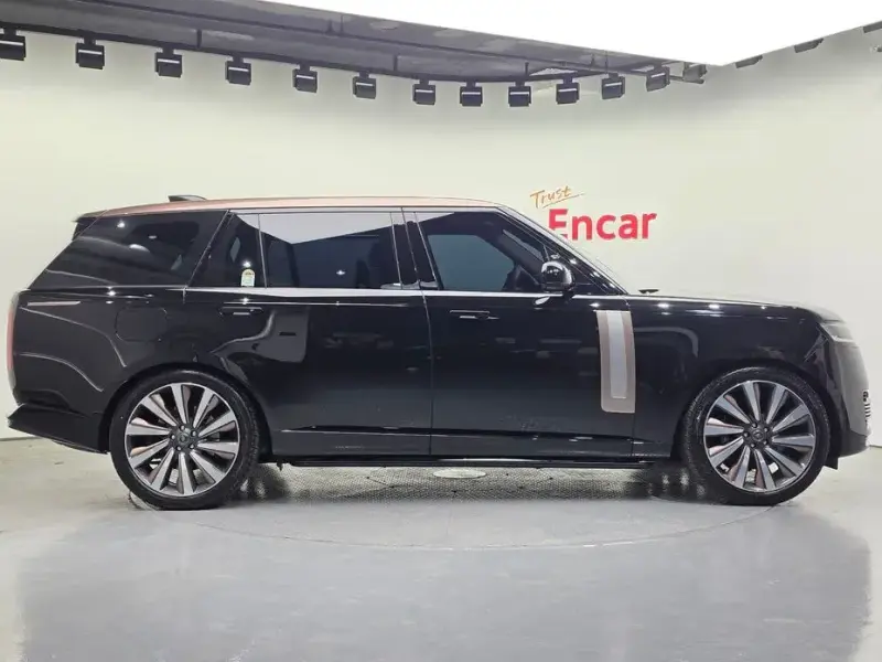 2025 Land Rover Range Rover с пробегом 7 878 км