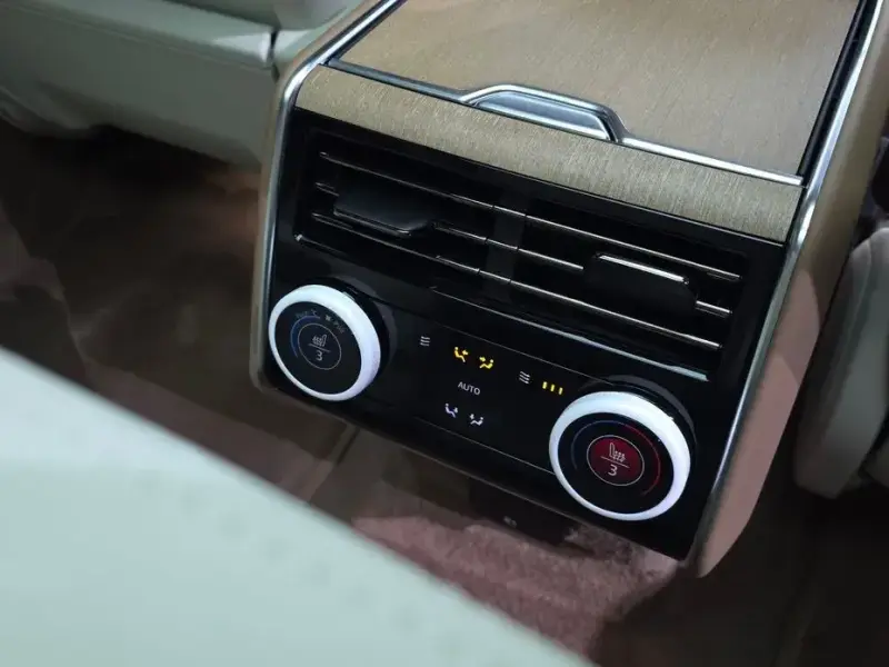 2025 Land Rover Range Rover с пробегом 7 878 км