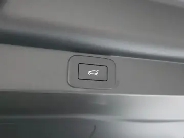 2025 Land Rover Range Rover с пробегом 7 878 км