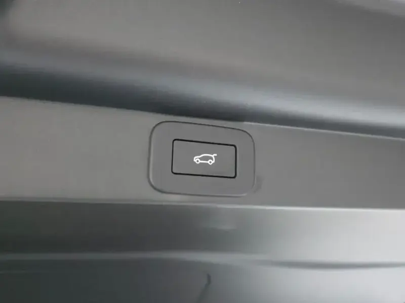 2025 Land Rover Range Rover с пробегом 7 878 км
