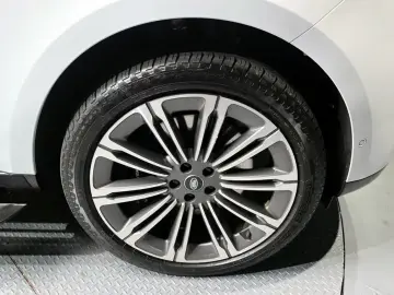 2025 Land Rover Range Rover с пробегом 7 812 км