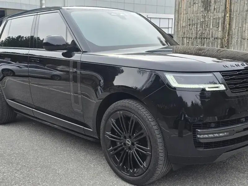2025 Land Rover Range Rover с пробегом 10 000 км