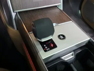 2025 Land Rover Range Rover с пробегом 7 812 км