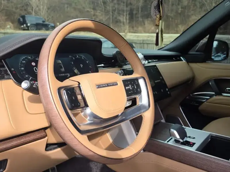 2025 Land Rover Range Rover с пробегом 10 000 км