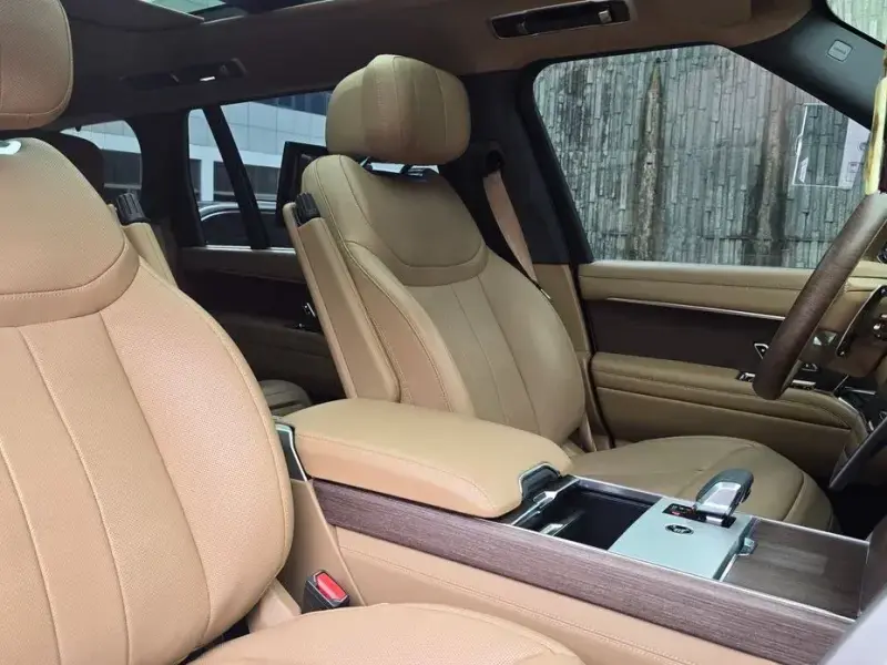 2025 Land Rover Range Rover с пробегом 10 000 км