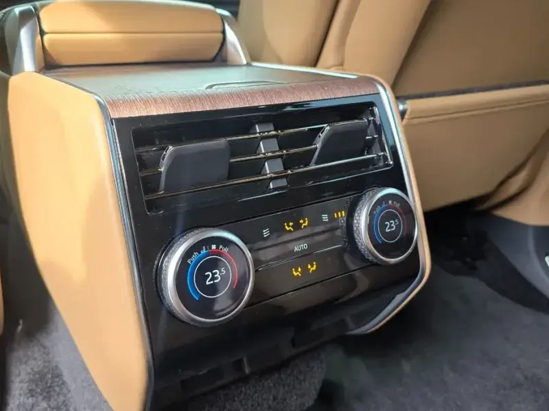 2025 Land Rover Range Rover с пробегом 10 000 км