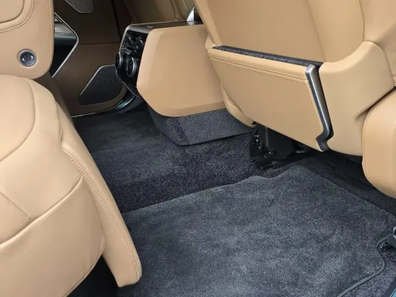 2025 Land Rover Range Rover с пробегом 10 000 км
