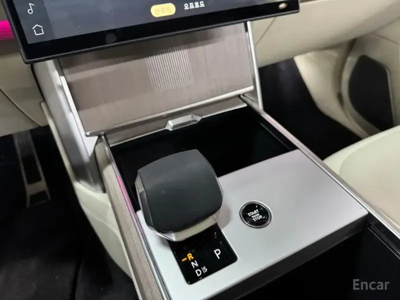2025 Land Rover Range Rover с пробегом 4 200 км