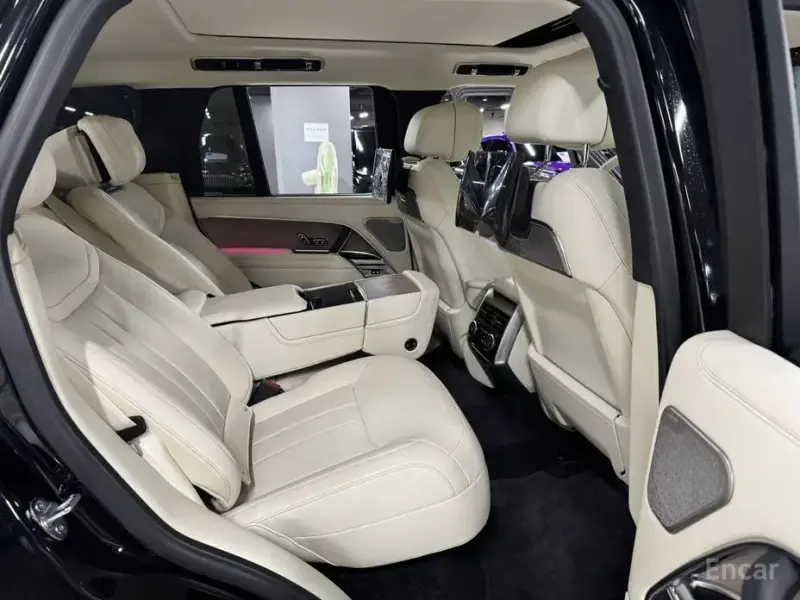2025 Land Rover Range Rover с пробегом 4 200 км