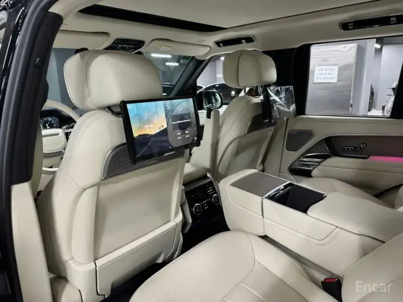2025 Land Rover Range Rover с пробегом 4 200 км