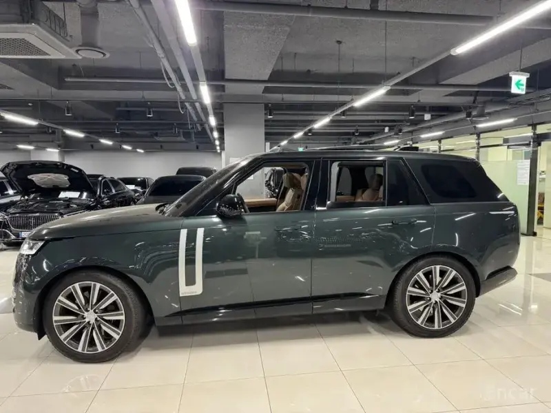 2023 Land Rover Range Rover с пробегом 7 800 км