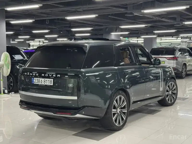 2023 Land Rover Range Rover с пробегом 7 800 км