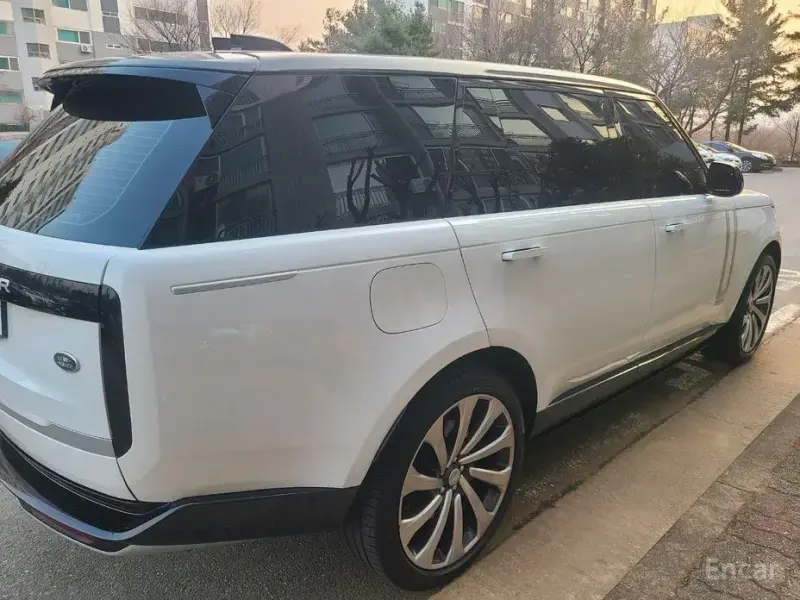 2023 Land Rover Range Rover с пробегом 17 346 км