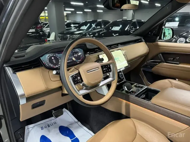 2023 Land Rover Range Rover с пробегом 7 800 км