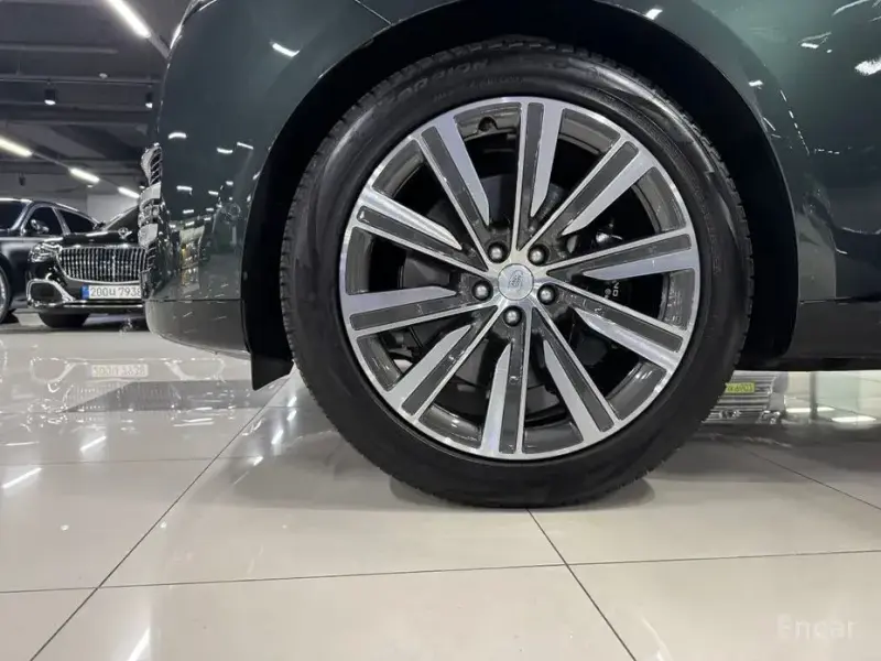 2023 Land Rover Range Rover с пробегом 7 800 км