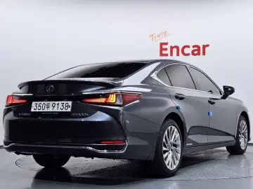 2021 Lexus ES с пробегом 43 704 км