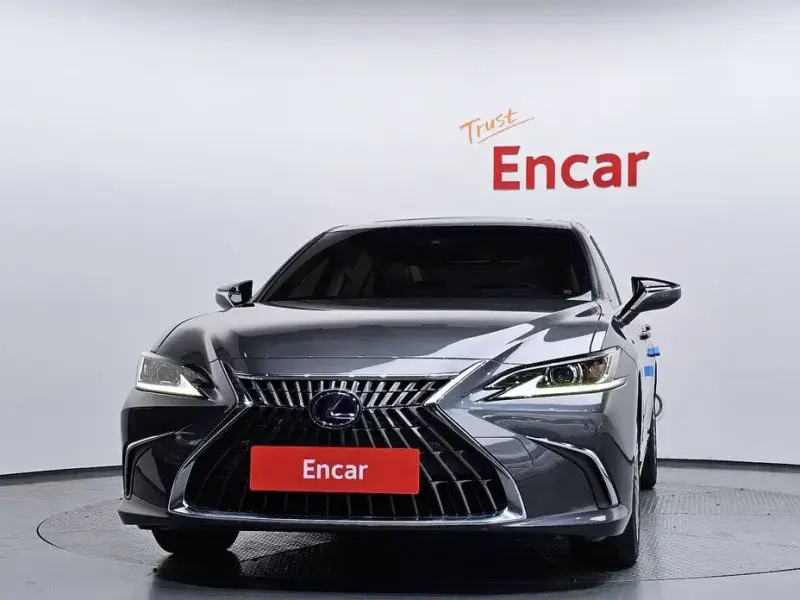 2021 Lexus ES с пробегом 43 704 км