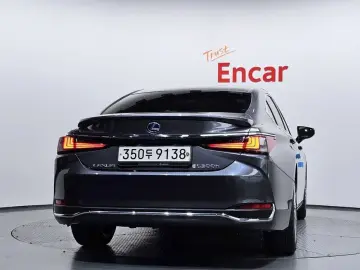 2021 Lexus ES с пробегом 43 704 км