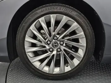 2021 Lexus ES с пробегом 43 704 км