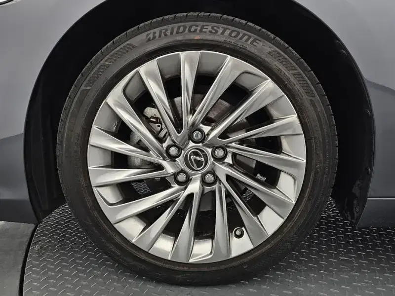 2021 Lexus ES с пробегом 43 704 км