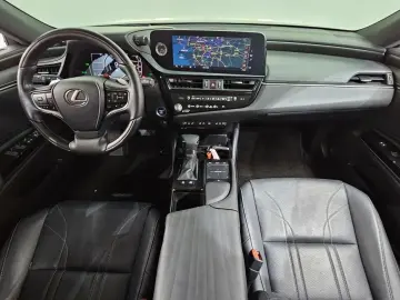 2021 Lexus ES с пробегом 43 704 км