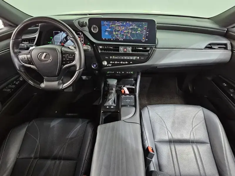2021 Lexus ES с пробегом 43 704 км
