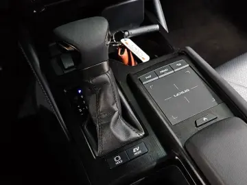 2021 Lexus ES с пробегом 43 704 км