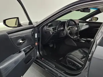 2021 Lexus ES с пробегом 43 704 км