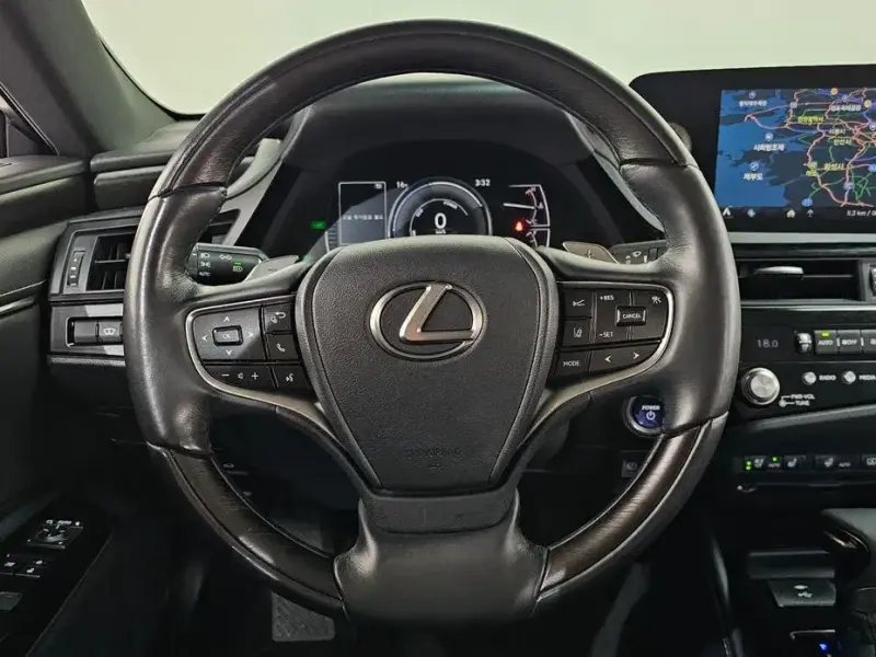 2021 Lexus ES с пробегом 43 704 км