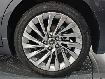 2021 Lexus ES с пробегом 43 704 км