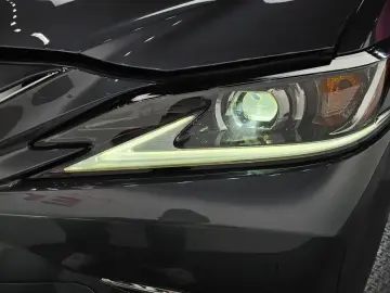 2021 Lexus ES с пробегом 43 704 км