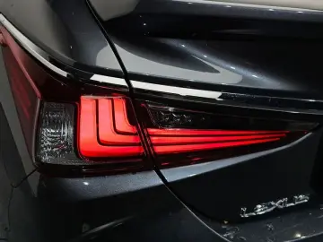 2021 Lexus ES с пробегом 43 704 км