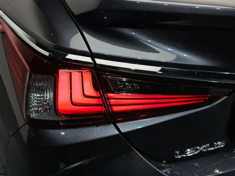 2021 Lexus ES с пробегом 43 704 км