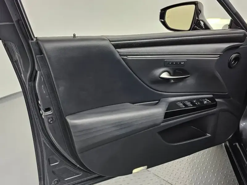 2021 Lexus ES с пробегом 43 704 км