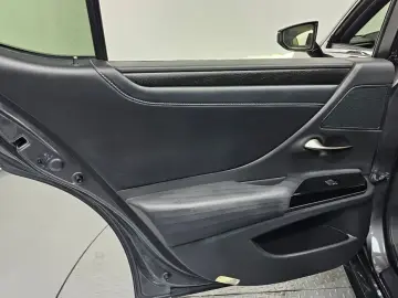 2021 Lexus ES с пробегом 43 704 км