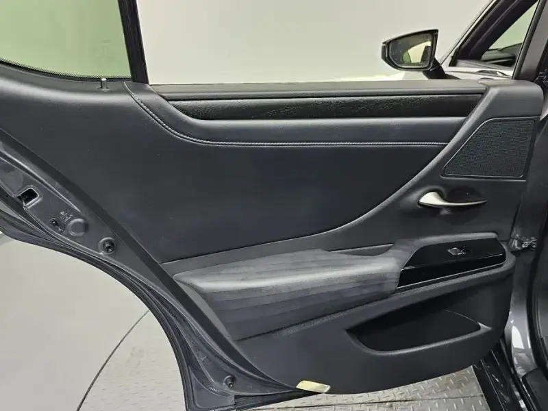 2021 Lexus ES с пробегом 43 704 км