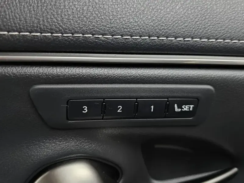 2021 Lexus ES с пробегом 43 704 км
