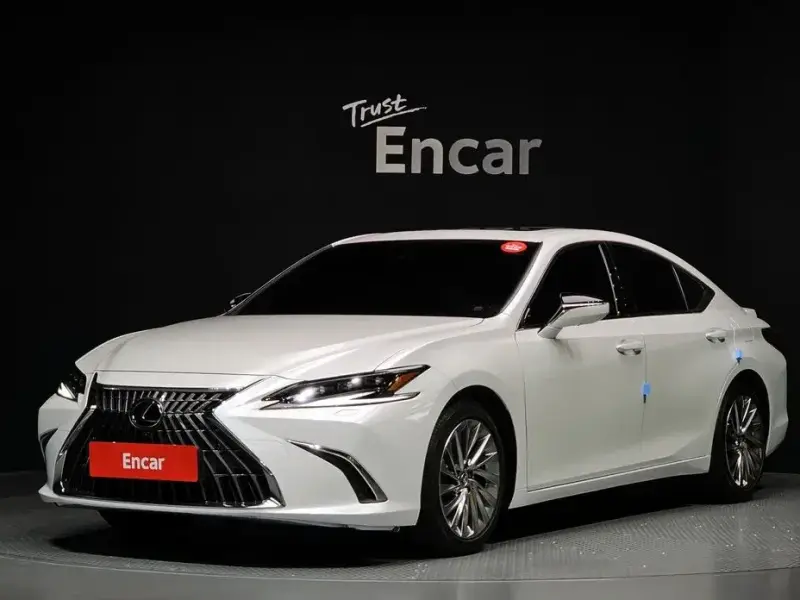 2024 Lexus ES с пробегом 18 427 км