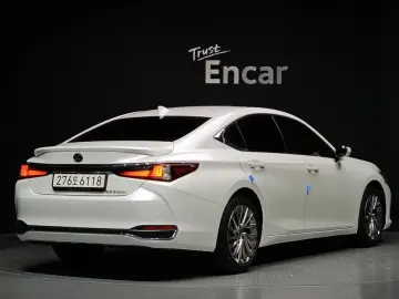 2024 Lexus ES с пробегом 18 427 км