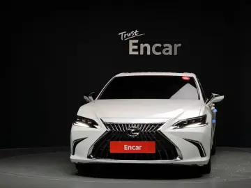 2024 Lexus ES с пробегом 18 427 км