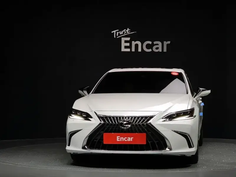2024 Lexus ES с пробегом 18 427 км