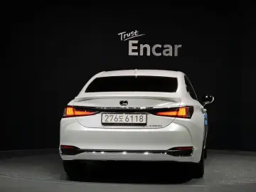 2024 Lexus ES с пробегом 18 427 км