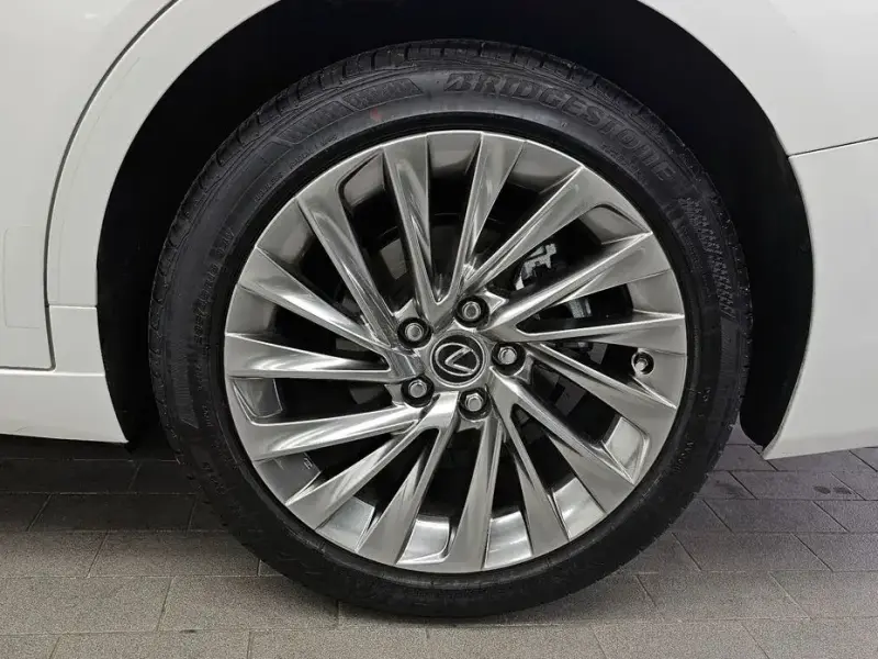 2024 Lexus ES с пробегом 18 427 км