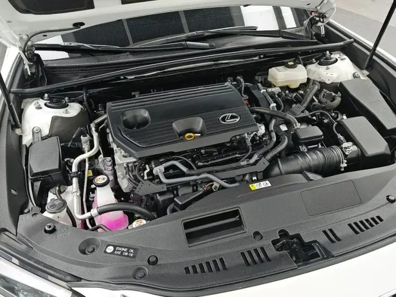 2024 Lexus ES с пробегом 18 427 км