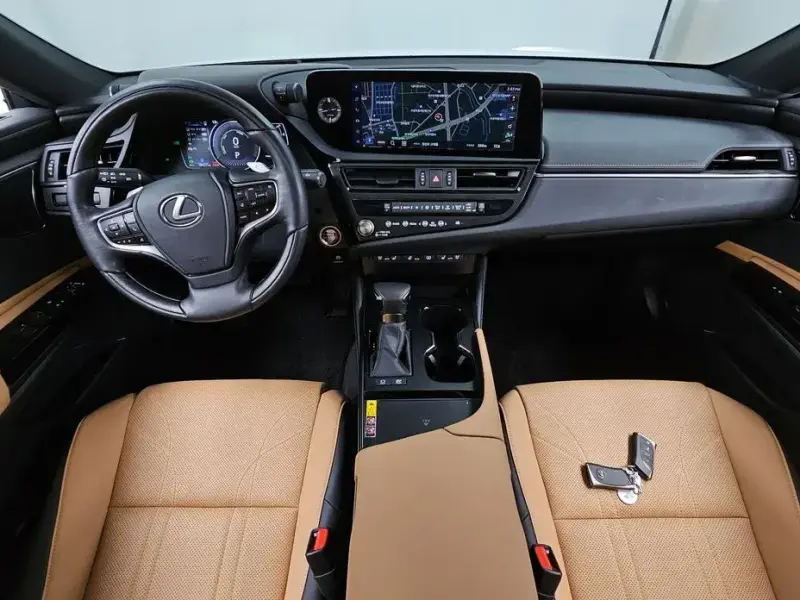 2024 Lexus ES с пробегом 18 427 км